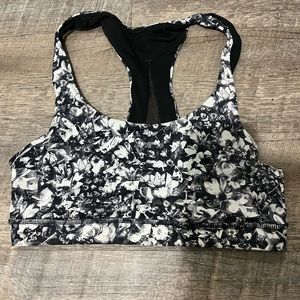Lululemon sports bra size 6